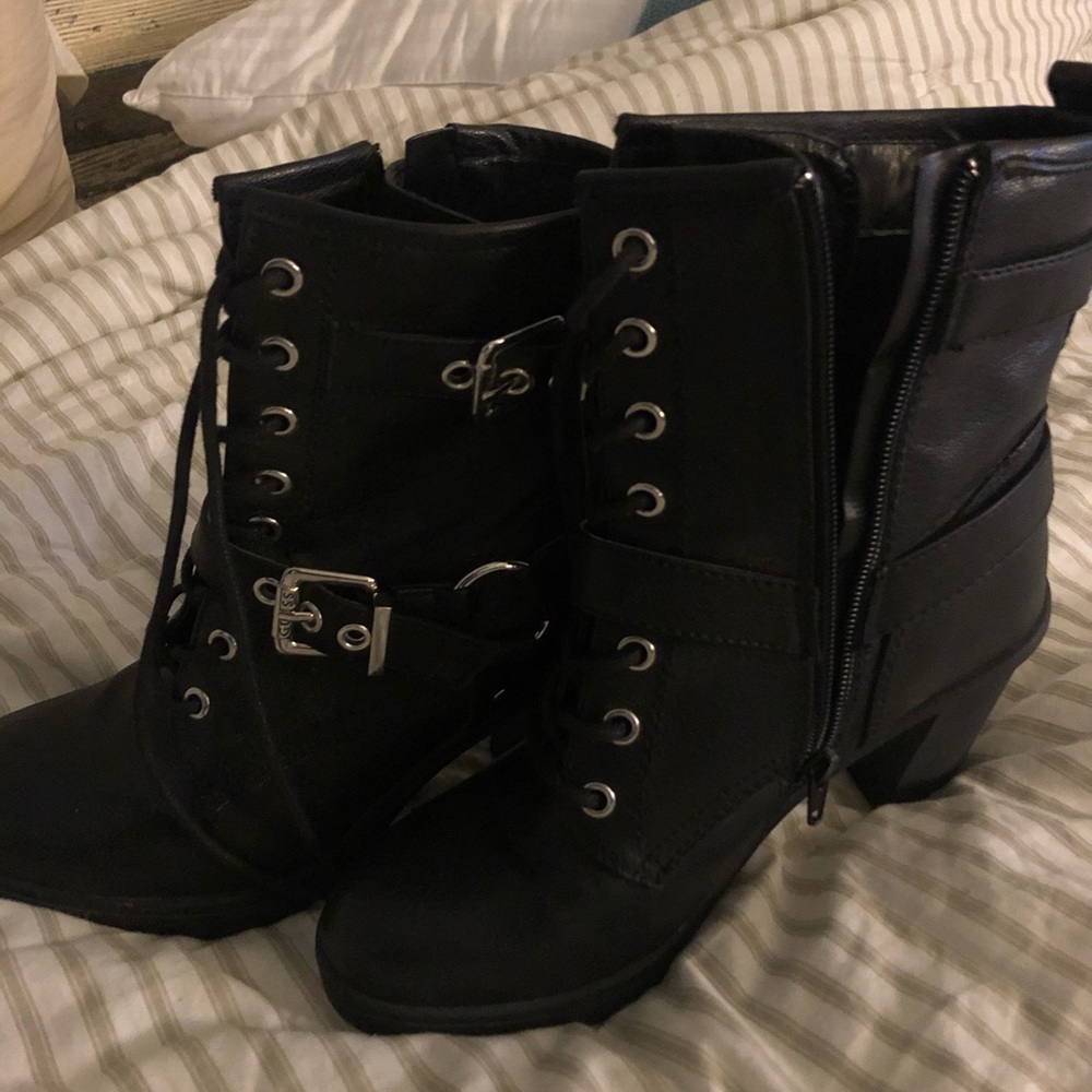 Guess boots